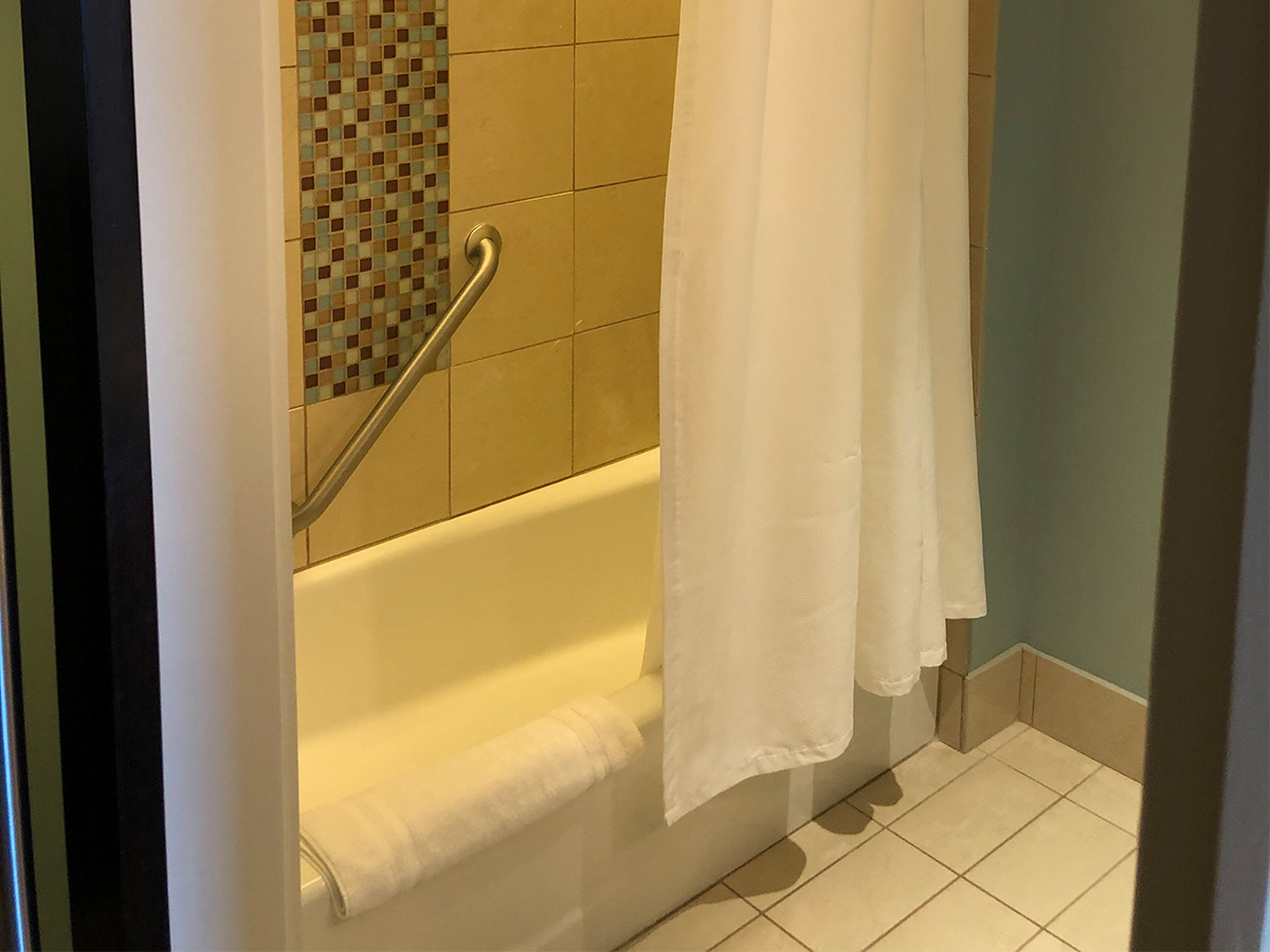 Bay Lake Tower Studio Bathroom Shower and Tub