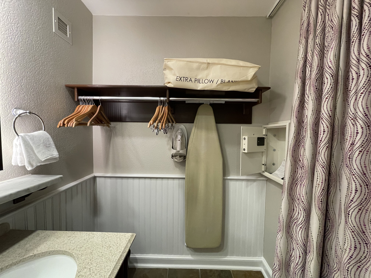 Port Orleans Resort - French Quarter Bathroom