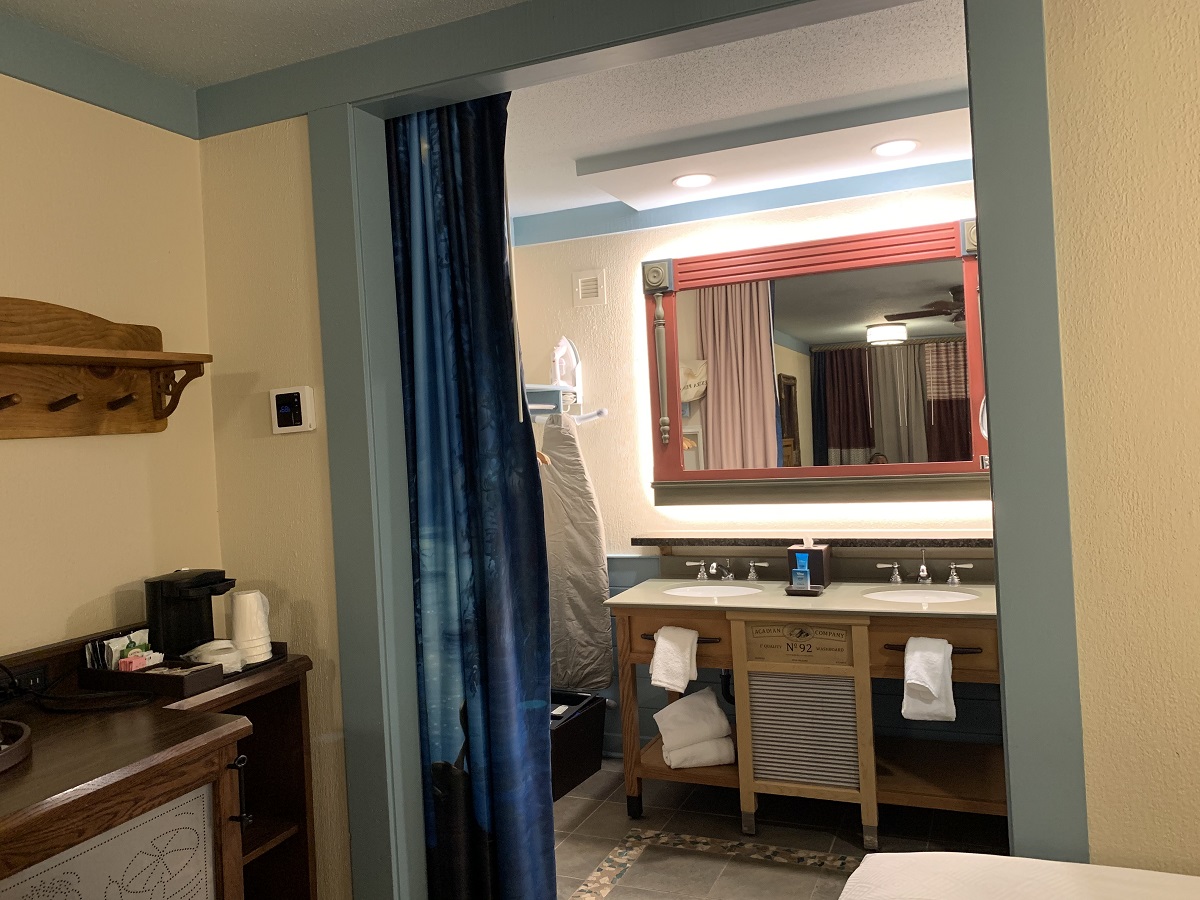Port Orleans Riverside Standard Room Bathroom