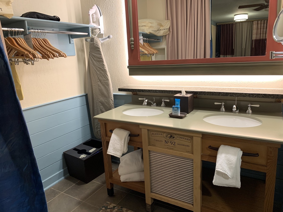 Port Orleans Riverside Standard Room Bathroom