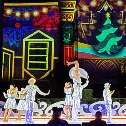 Glisten! at Disney Jollywood Nights Icon