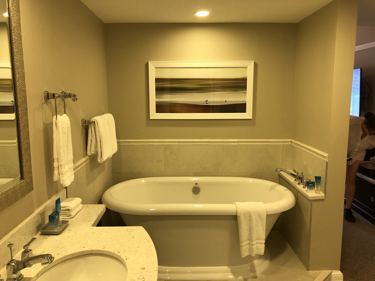 Beach Club Villas 1- and 2-Bedroom Master Bathroom Tub